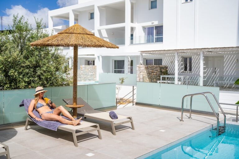 SUITES AND MAISONETTES 19 general pool alkithea